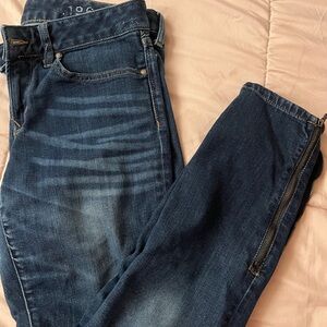 Women’s Blue Jeans with Zipper Detail